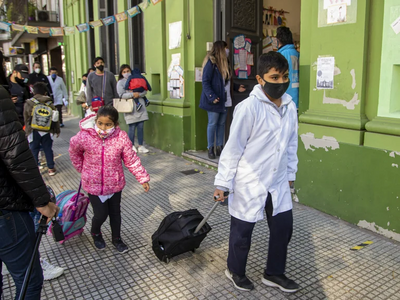 El barbijo seguirá siendo obligatorio en las escuelas bonaerenses
