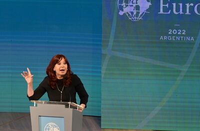 Cristina Kirchner: "Que te pongan una banda y te den el bastón no significa que te den el poder"