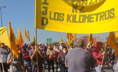 Lomas de Zamora: Piqueteros cortan el Puente La Noria en reclamo de "trabajo y alimentos"