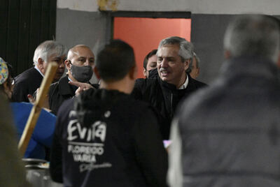 Acto del 25 de Mayo: El Presidente comió locro y pidió "estar unidos"