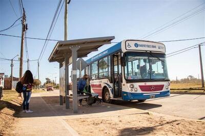 Junín: Colocaron un refugio para transporte público en el Barrio Municipal