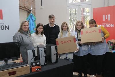 Morón: Entregan nuevo equipamiento a escuelas municipales