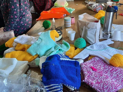 Florencio Varela: Tejen prendas y abrigos para el Hospital Zonal de Agudos “Mi Pueblo”