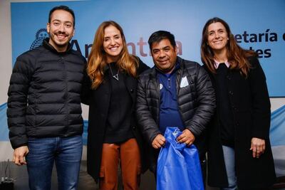 Tolosa Paz y Arrondo entregaron material deportivo a club de barrio de La Plata