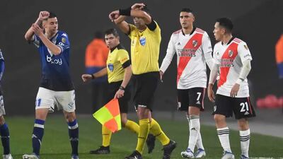 Con polémica y el VAR como protagonista, River quedó afuera de la Copa Libertadores en manos de Vélez