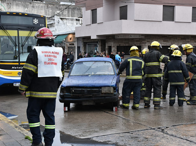 Berisso: Realizaron un simulacro de siniestro vial en Montevideo y calle 12