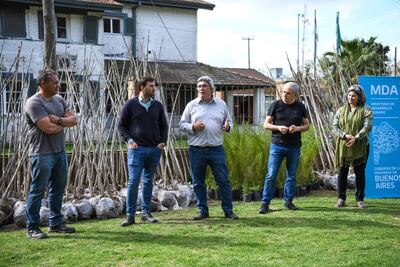 Entregan árboles a municipios bonaerenses para promover el desarrollo de bosques urbanos