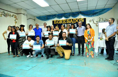 Campana: Se graduaron 400 estudiantes del Plan Fines