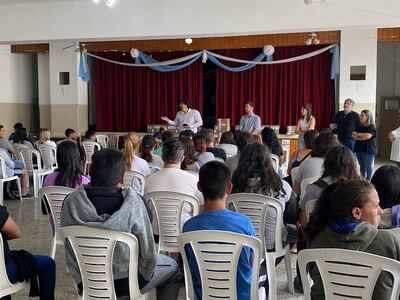 Mercedes: Se realizó la entrega de 350 notebook a estudiantes de distintas instituciones educativas