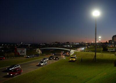 Mar del Plata: La Municipalidad restauró y renovó las torres de iluminación de Punta Mogotes