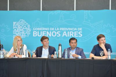 Kicillof presentó la tercera etapa del Plan Integral de Mejoras de Caminos Rurales
