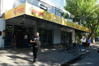 Rosario: Balean el supermercado de la familia Roccuzzo y dejan una amenaza para Messi