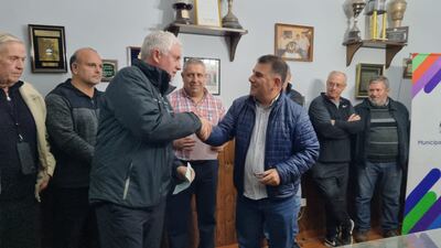 Azul: El municipio realizó la entrega de aportes económicos a clubes de fútbol
