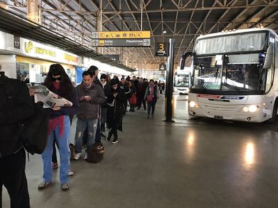 Transporte: Siguen sin funcionar 23 líneas de colectivos de la empresa Metropol