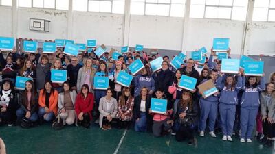 Rauch: La Provincia entregó 99 netbooks del programa “Conectar Igualdad"
