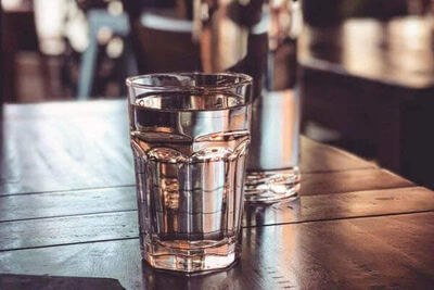 Promulgan ley para que locales bailables y bares den agua gratuita a los clientes