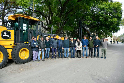 Chascomús: La Provincia presentó maquinaria del Programa Caminos Rurales