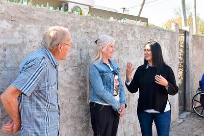Malvinas Argentinas: Noelia Correa visitó el nuevo pavimento de la calle Lavallol