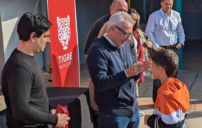 Tigre: La Comuna entregó 243 pares de anteojos a estudiantes de 9 escuelas del distrito
