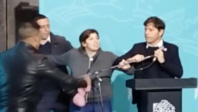 Axel Kicillof mantuvo una reunión con la mujer que lo increpó en un acto en Brandsen