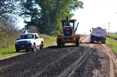 Arrecifes: Avanzan los trabajos en caminos rurales de Viña