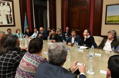 La Provincia convocó a docentes y estatales a negociar paritarias