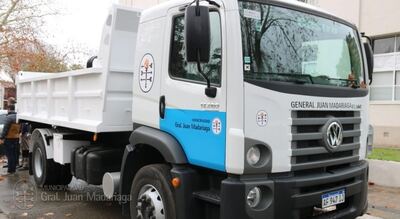 Madariaga: El municipio sumó un camión y una mini pala cargadora a su parque automotor