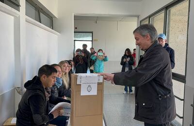 Máximo Kirchner votó en Tolosa: “El que está enojado o con miedo que venga a votar"