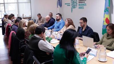 Trabajadores de la salud, estatales y docentes exigen reapertura de paritarias