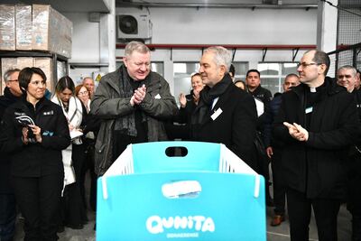 El Nuncio Apostólico visitó la cárcel de Olmos y bendijo la fábrica del Kit Qunita Bonaerense