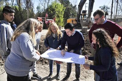 Malvinas Argentinas: Nardini supervisó el inicio de obras hidráulicas y de pavimento en Grand Bourg