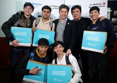 La Matanza: Kicillof entregó 614 computadoras a estudiantes