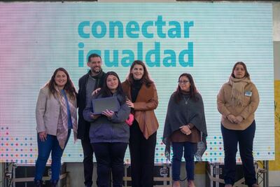 Moreno: Entregan 416 netbooks a estudiantes de escuelas secundarias