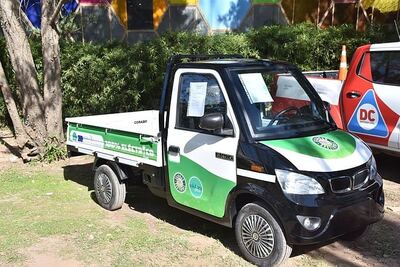 Escobar: Incorporan dos camionetas 100% eléctricas para el traslado de alimentos a merenderos