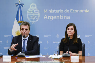 Massa y Raverta anunciaron aumentos de hasta 150% en créditos de Anses para jubilados y trabajadores