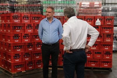 Madariaga: Santoro visitó el nuevo galpón de la embotelladora de Coca Cola