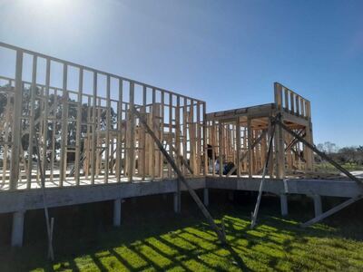 Morón: Construyen el primer colegio ecosustentable realizado con materiales reciclados