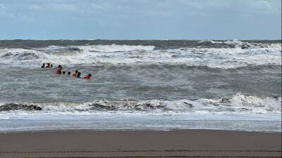 Monte Hermoso: Buscan a un joven que se metió al mar y no pudo salir