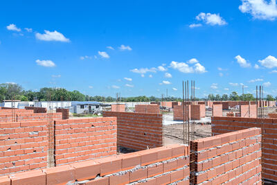 El OPISU construye nuevas escuelas y ejecuta de programas sociales en barrios populares de la Provincia