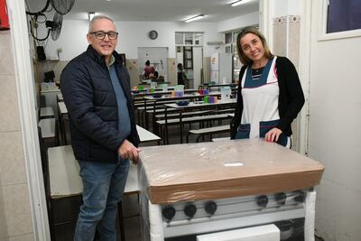 Morón: El municipio entregó equipamiento a 40 escuelas públicas