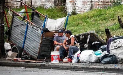 Un informe de la UCA muestra que la pobreza trepó al 55% y la indigencia al 17,5%