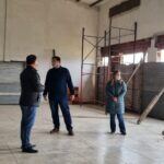 Azul: Bertellys recorrió la obra del SUM en Villa Piazza Sur