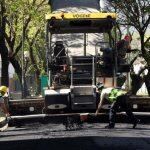 Vecinos platenses presentaron una cautelar para interrumpir el asfaltado de las calles adoquinadas 