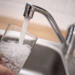Vecinos de Berisso denuncian que el agua sale turbia y con mal olor