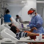Argentina superó la barrera de los 100.000 contagios diarios