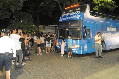La AFA suspendió el paseo en micro descapotable de los jugadores de la Selección en Santiago del Estero