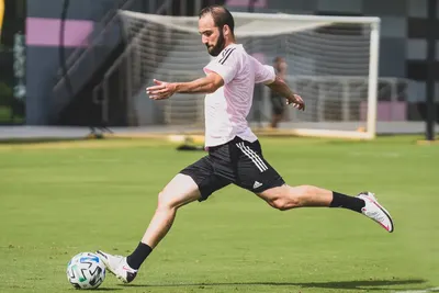Higuaín vuelve al fútbol: jugará para el equipo de Agüero en la Kings League