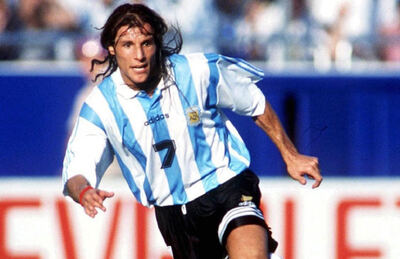 Caniggia recibió el llamado que más esperaba: a un paso de recuperar las históricas camisetas que le robaron
