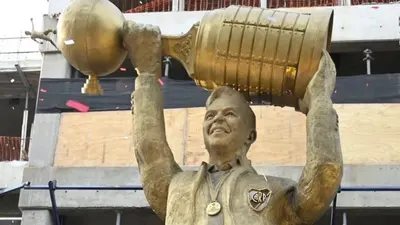 River le hará cambios a la estatua de Gallardo