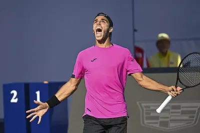 Roland Garros: el enojo de Cerúndolo y la nula caballerosidad de Rune luego de un doble pique que no vio el juez